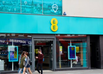 EE staff to have flexible bank holidays