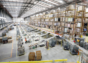 Amazon UK staff to get pay boost