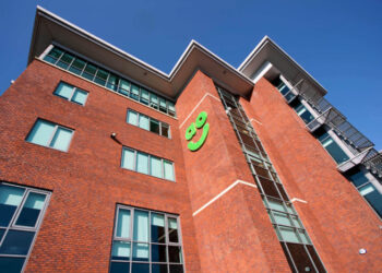 AO tempts new recruits with 20% pay rise