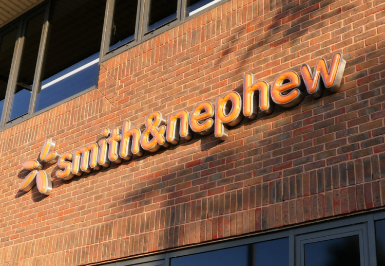 Smith & Nephew