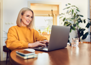 Mature female employee, women, menopause