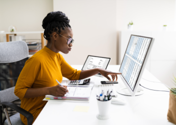 Tax accountant, woman, income