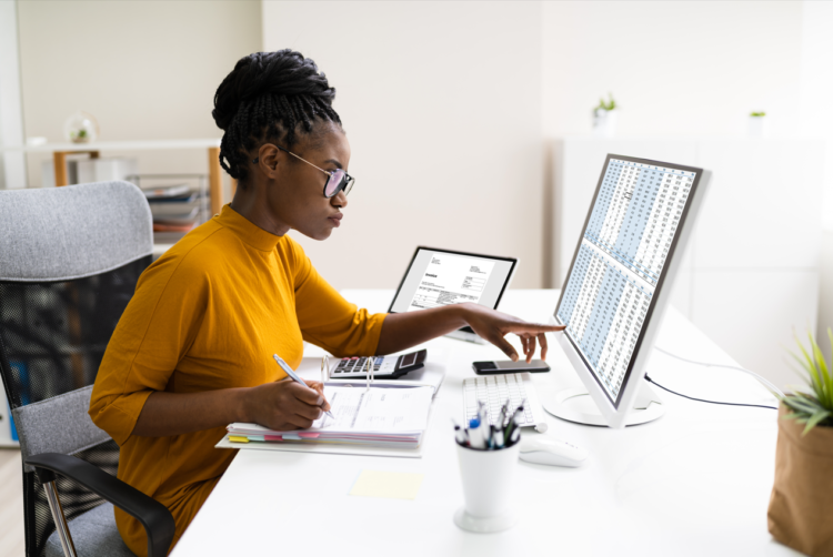 Tax accountant, woman, income